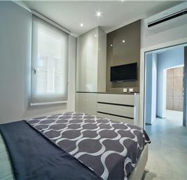 6 bedroom villa with pool and roof terrace, Sveti Staffan, sleeps 12